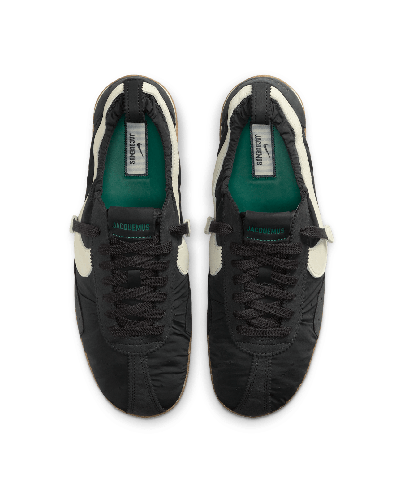 NIKE公式】ムーンシューズ x Jacquemus 'Off Noir and Gum Light